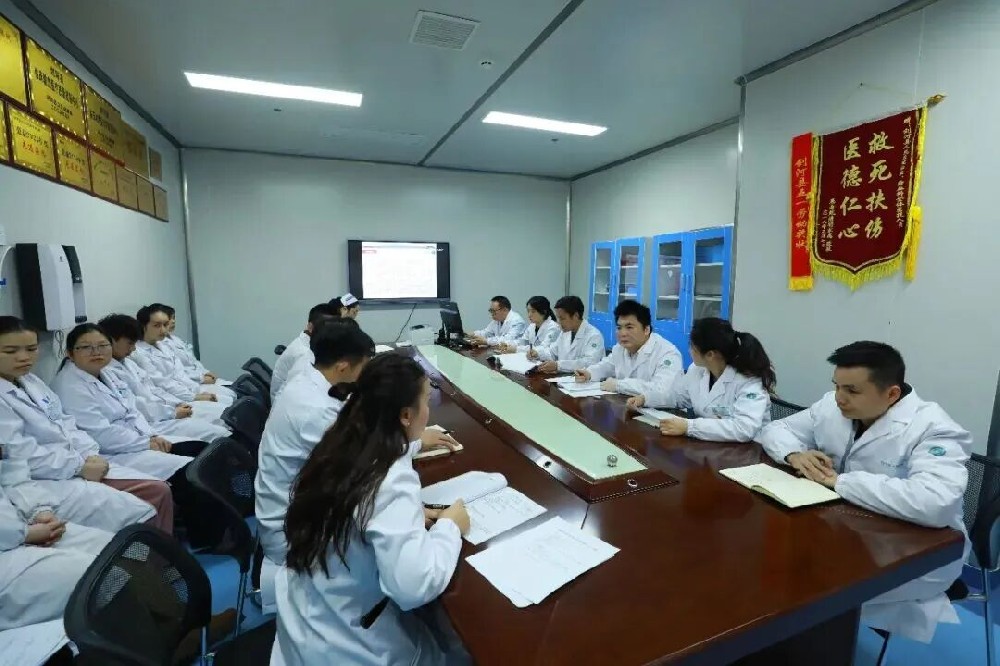 千里帮扶显担当  笃行实干惠百姓——记医院党委副书记、院长 欧阳满照